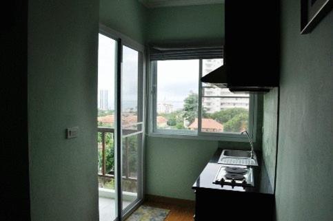 Hill Top Service Suites Bang Lamung Habitación foto